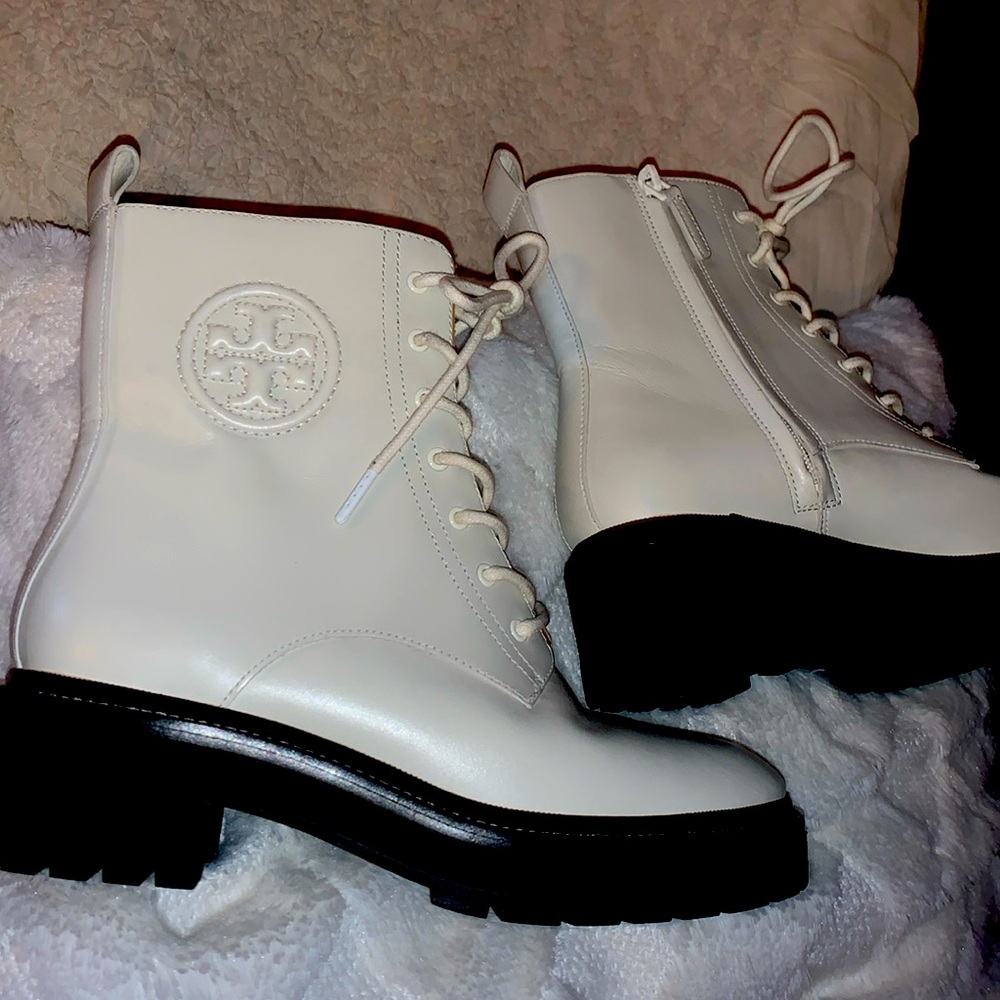 Never worn Tory Burch boots